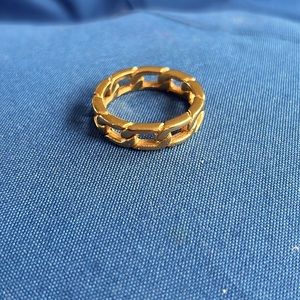 Men’s gold chain ring